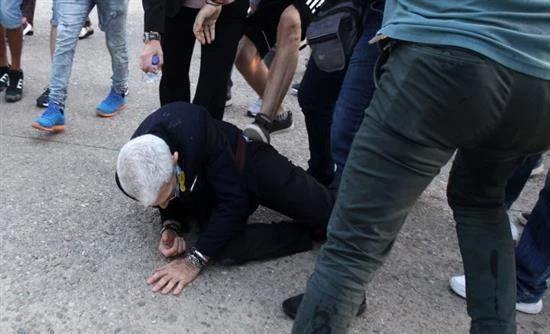 «Ὁ κόσμος θά τούς σιχαθεῖ καί θά τούς κυνηγήσει»
